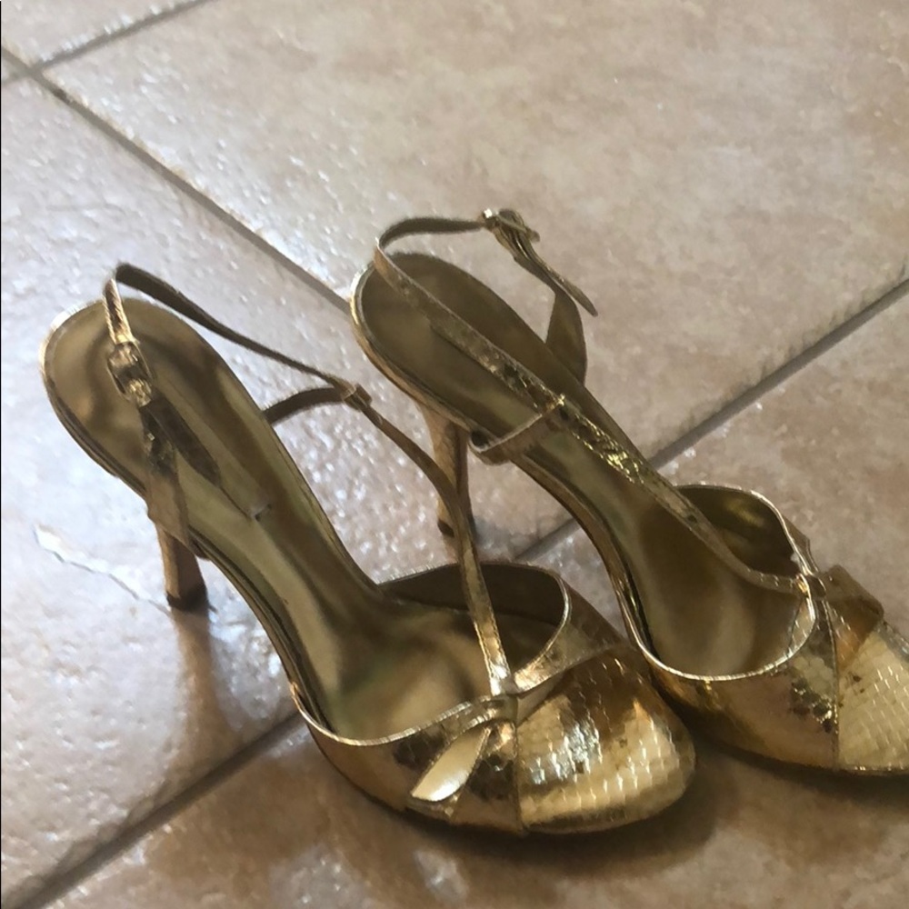 8.5 gold snakeskin BCBG pumps